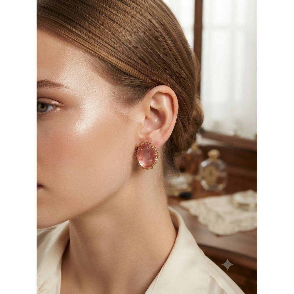 Vintage Pink Cameo Clip On Earrings Gold Tone Crown‎ Edge Bezel Oval